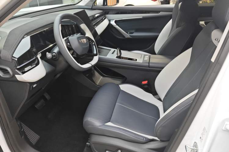 Used Geely Auto FX11 2024 1.5TD DCT Prestige Edition Left Front Seat