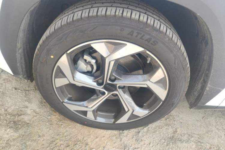 Used Geely Auto FX11 2024 1.5TD DCT Prestige Edition Left Front Wheel Hub