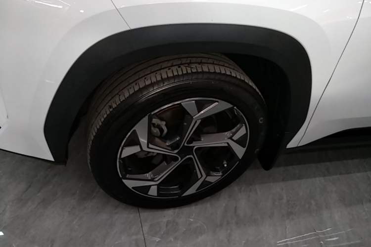 Used Geely Auto FX11 2024 1.5TD DCT Prestige Edition Left Front Wheel Hub
