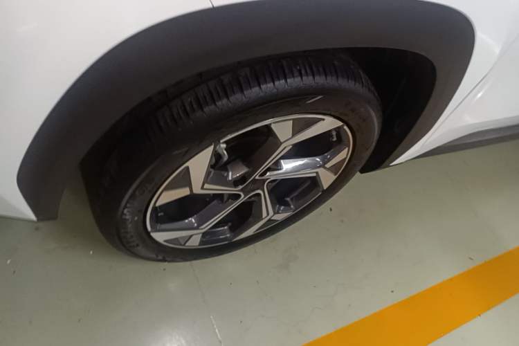 Used Geely Auto FX11 2024 1.5TD DCT Prestige Edition Left Front Wheel Hub