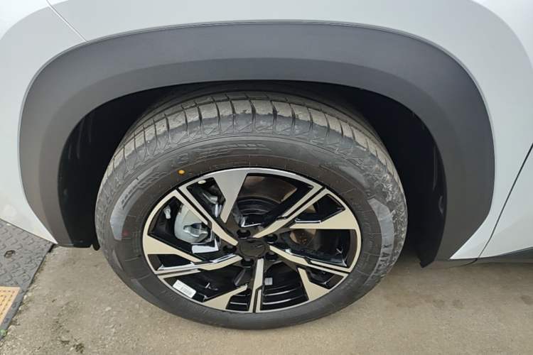 Used Geely Auto FX11 2024 1.5TD DCT Dragon Edition Left Front Wheel Hub