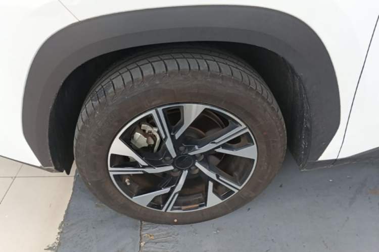 Used Geely Auto FX11 2024 1.5TD DCT Dragon Edition Left Front Wheel Hub