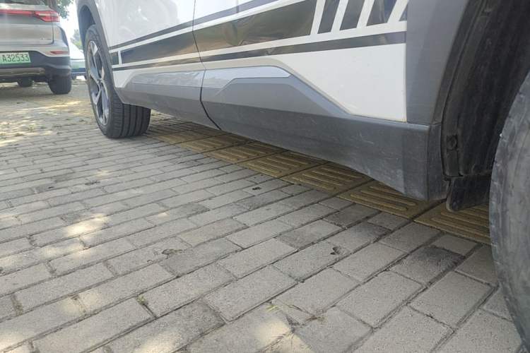 Used Geely Auto FX11 2024 1.5TD DCT Prestige Edition Left Side Sill