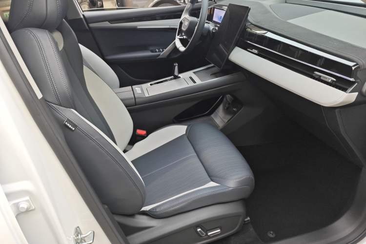 Used Geely Auto FX11 2024 1.5TD DCT Prestige Edition Right Front Seat