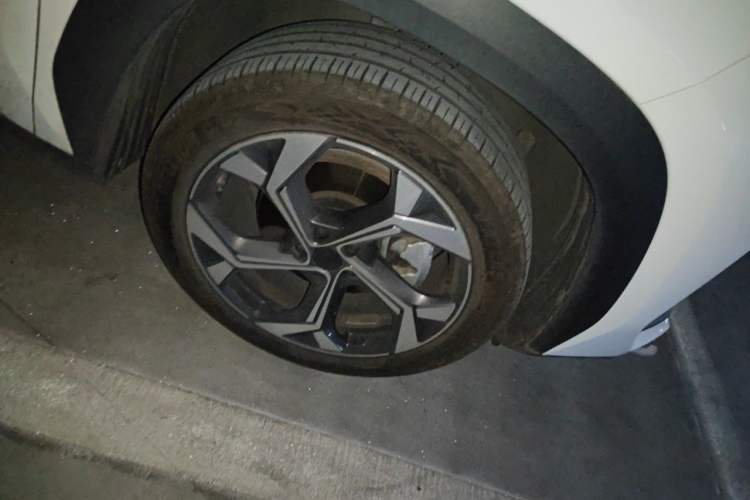 Used Geely Auto FX11 2024 1.5TD DCT Prestige Edition Right Front Wheel Hub