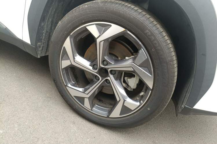 Used Geely Auto FX11 2024 1.5TD DCT Prestige Edition Right Front Wheel Hub