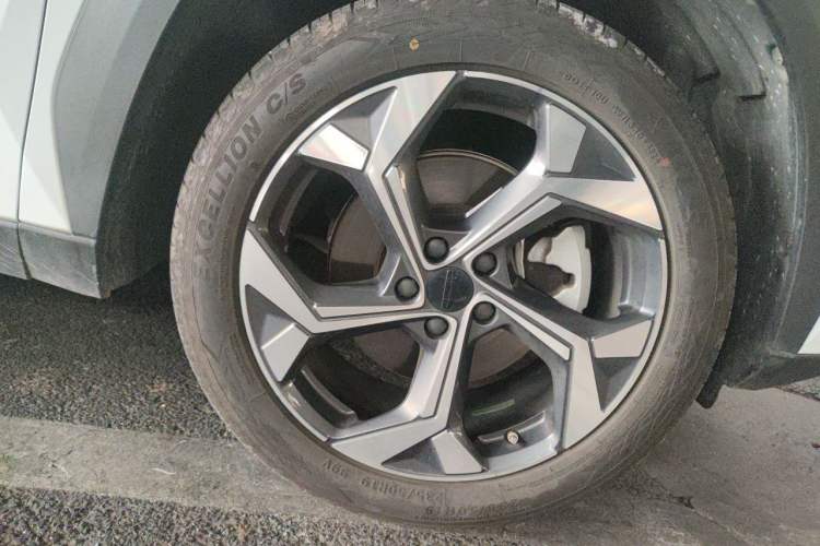 Used Geely Auto FX11 2024 1.5TD DCT Prestige Edition Right Front Wheel Hub