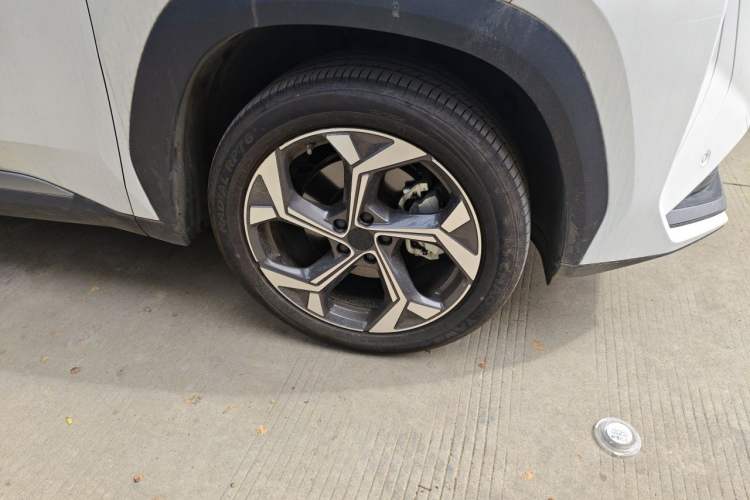 Used Geely Auto FX11 2024 1.5TD DCT Prestige Edition Right Front Wheel Hub