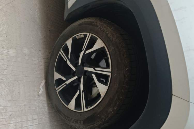 Used Geely Auto FX11 2024 1.5TD DCT Dragon Edition Right Front Wheel Hub