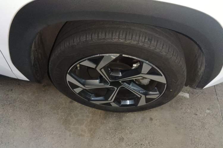 Used Geely Auto FX11 2024 1.5TD DCT Prestige Edition Right Front Wheel Hub