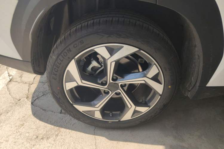 Used Geely Auto FX11 2024 1.5TD DCT Prestige Edition Right Rear Wheel Hub