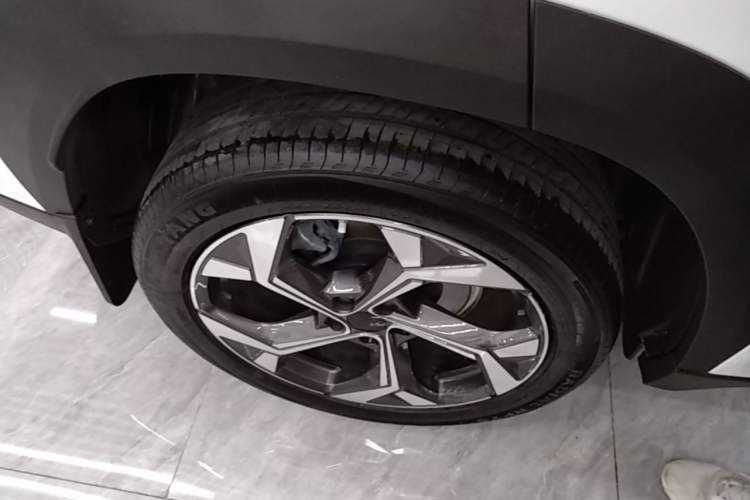 Used Geely Auto FX11 2024 1.5TD DCT Prestige Edition Right Rear Wheel Hub