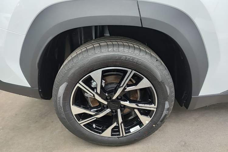 Used Geely Auto FX11 2024 1.5TD DCT Dragon Edition Right Rear Wheel Hub