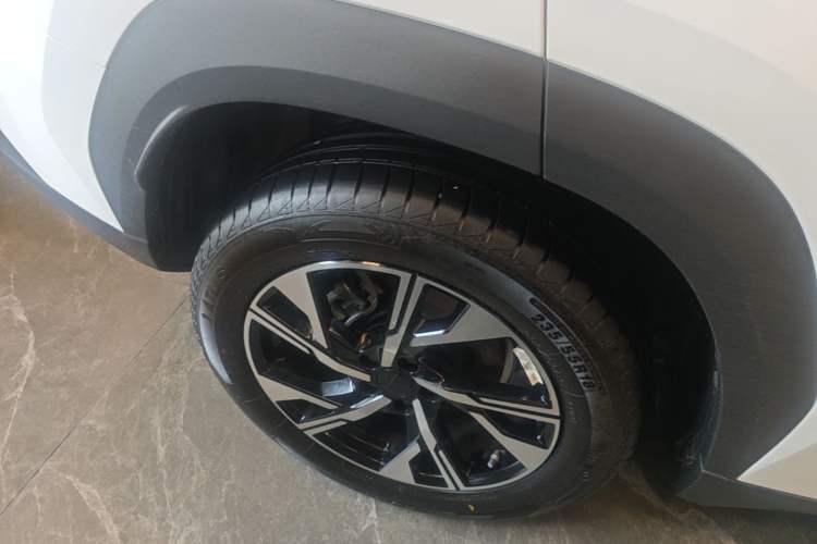 Used Geely Auto FX11 2024 1.5TD DCT Dragon Edition Right Rear Wheel Hub