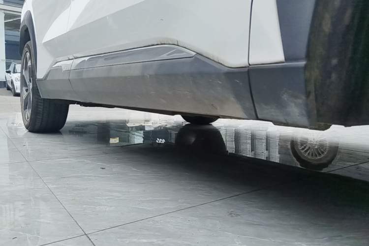 Used Geely Auto FX11 2024 1.5TD DCT Flagship Edition Right Side Sill
