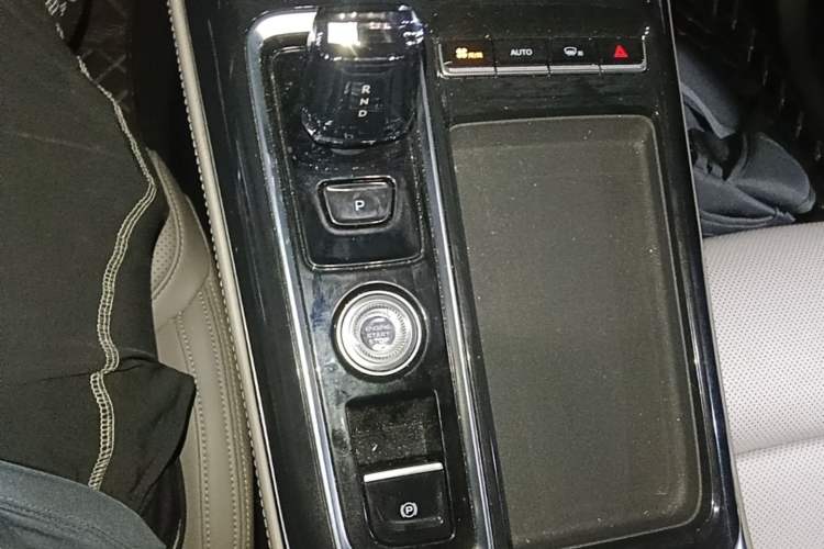 Used Geely Auto FX11 2025 4th Generation 1.5TD DCT – The Start Gear Lever