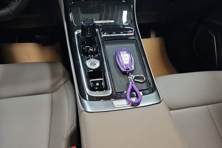 Used Geely Auto FX11 2025 4th Generation 1.5TD DCT – The Start Gear Lever
