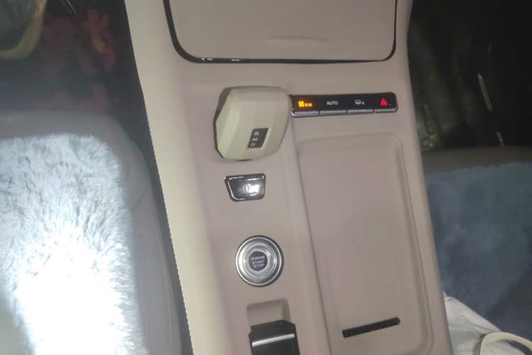 Used Geely Auto FX11 2025 4th Generation 1.5TD DCT - Shanhe Gear Lever