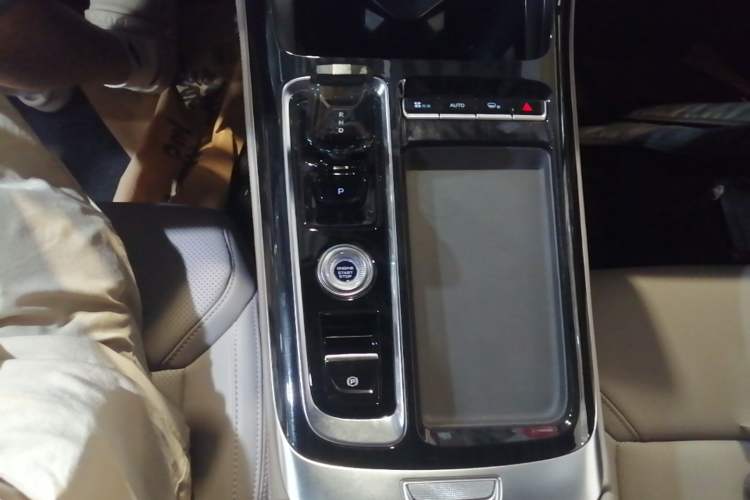 Used Geely Auto FX11 2025 4th Generation 1.5TD DCT – The Start Gear Lever