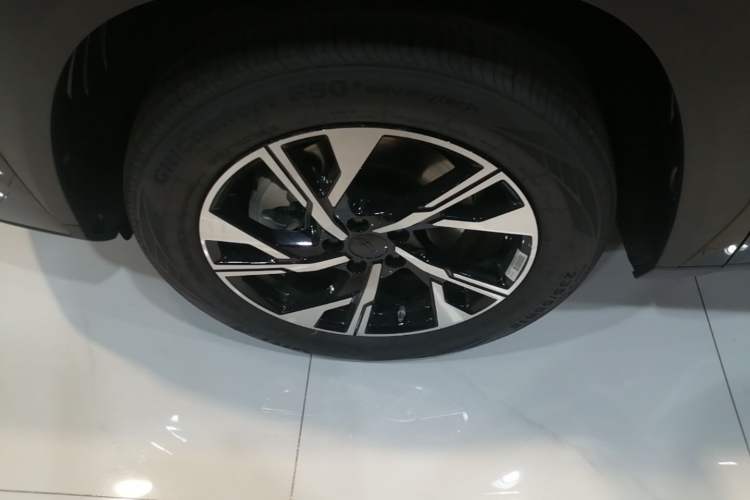 Used Geely Auto FX11 2025 4th Generation 1.5TD DCT – The Start Left Front Wheel Hub