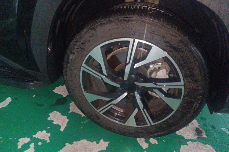 Used Geely Auto FX11 2025 4th Generation 1.5TD DCT – The Start Right Front Wheel Hub