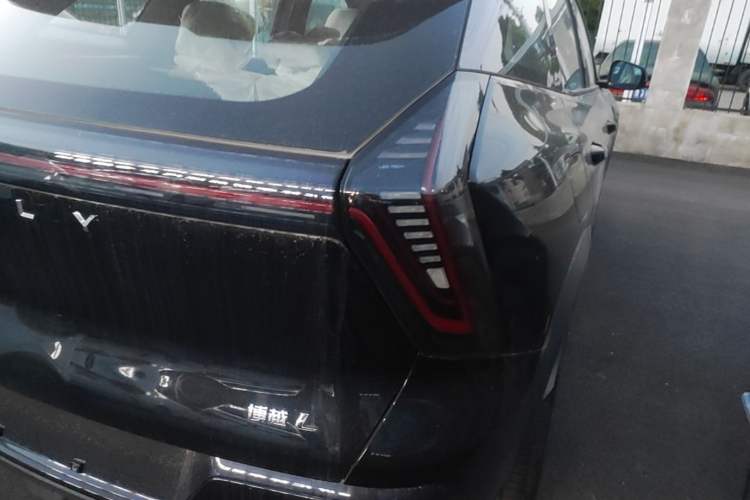 Used Geely Auto FX11 2025 4th Generation 1.5TD DCT – The Start Right Rear Taillight