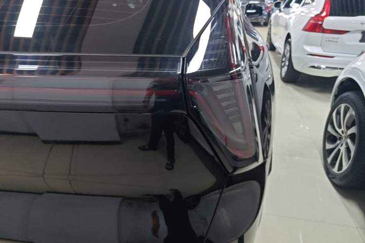 Used Geely Auto FX11 2025 4th Generation 1.5TD DCT – The Start Right Rear Taillight