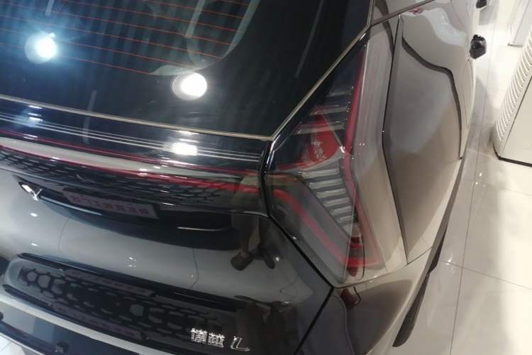 Used Geely Auto FX11 2025 4th Generation 1.5TD DCT – The Start Right Rear Taillight