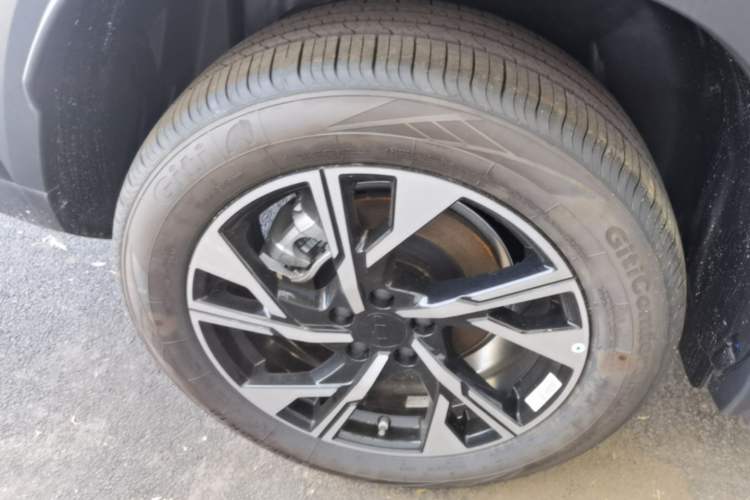 Used Geely Auto FX11 2025 4th Generation 1.5TD DCT – The Start Right Rear Wheel Hub