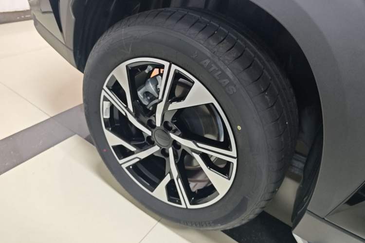 Used Geely Auto FX11 2025 4th Generation 1.5TD DCT – The Start Right Rear Wheel Hub