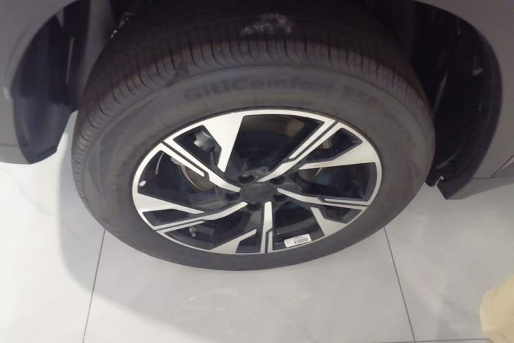 Used Geely Auto FX11 2025 4th Generation 1.5TD DCT – The Start Right Rear Wheel Hub