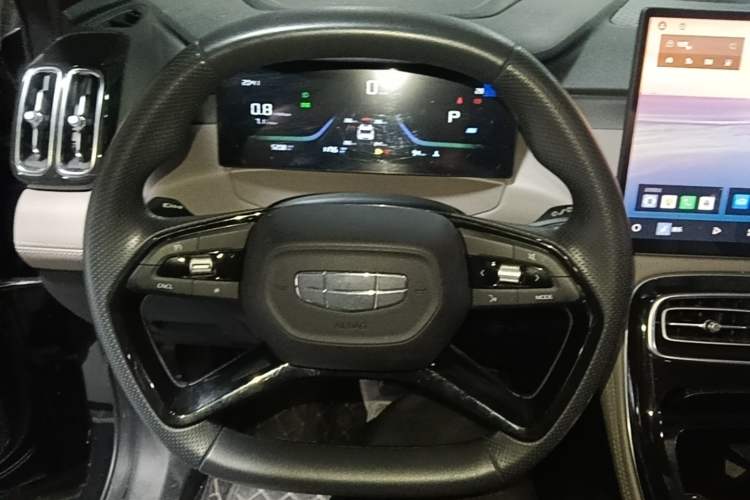 Used Geely Auto FX11 2025 4th Generation 1.5TD DCT – The Start Steering Wheel