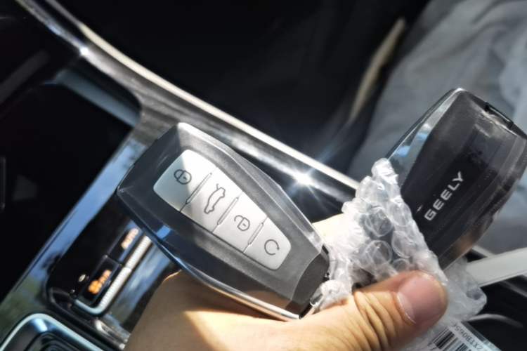 Used Geely Auto FX11 2025 4th Generation 1.5TD DCT – The Start Vehicle Key