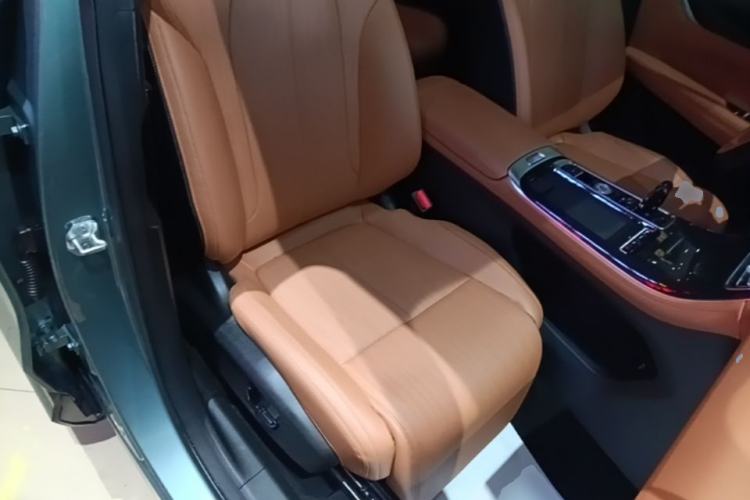 Used Geely Auto FX11 2025 4th Generation 1.5TD DCT Jinxiu Right Front Seat