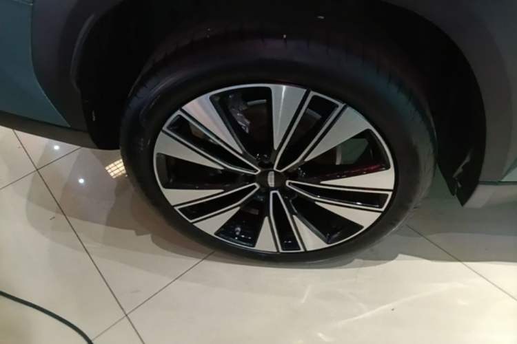 Used Geely Auto FX11 2025 4th Generation 1.5TD DCT Jinxiu Right Rear Wheel Hub