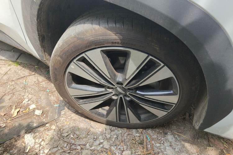 Used Geely Auto FX11 2025 4th Generation 1.5TD DCT Jinxiu Right Front Wheel Hub