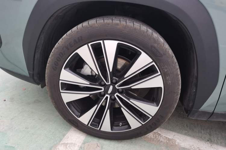 Used Geely Auto FX11 2025 4th Generation 1.5TD DCT Jinxiu Exterior 4