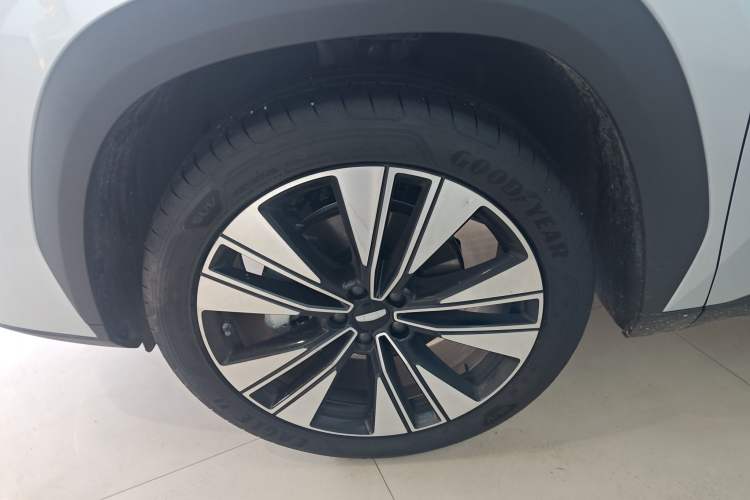 Used Geely Auto FX11 2025 4th Generation 1.5TD DCT Jinxiu Exterior 4