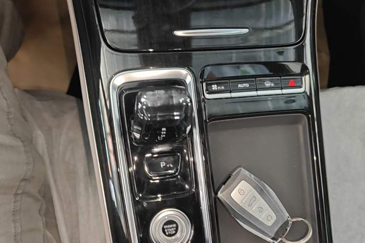 Used Geely Auto FX11 2025 4th Generation 1.5TD DCT – The Start Gear Lever