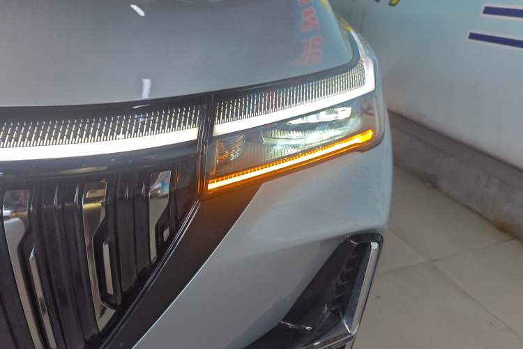 Used Geely Auto FX11 2025 4th Generation 1.5TD DCT Jinxiu Left Front Headlight