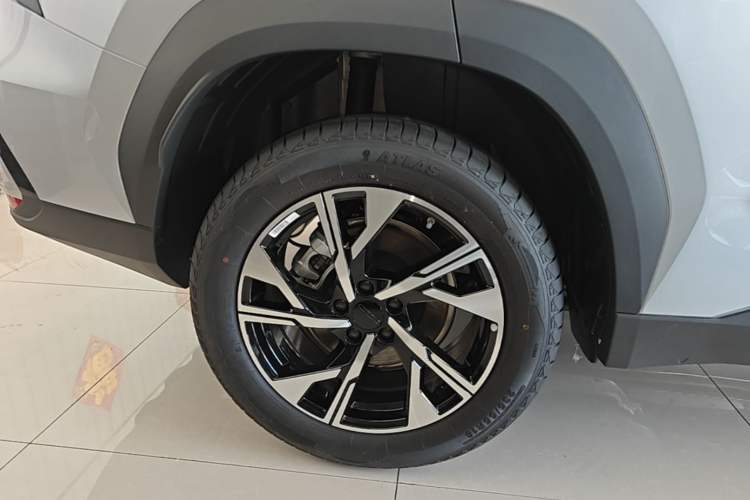 Used Geely Auto FX11 2025 4th Generation 1.5TD DCT – The Start Right Rear Wheel Hub