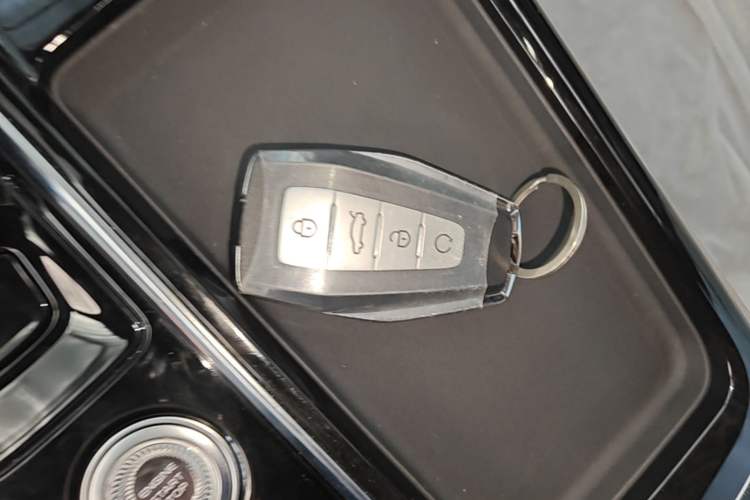 Used Geely Auto FX11 2025 4th Generation 1.5TD DCT – The Start Vehicle Key