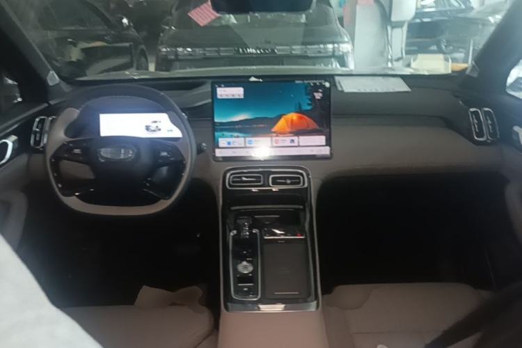 Used Geely Auto FX11 2025 4th Generation 1.5TD DCT Jinxiu Center Console