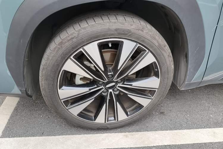 Used Geely Auto FX11 2025 4th Generation 1.5TD DCT Jinxiu Exterior 4