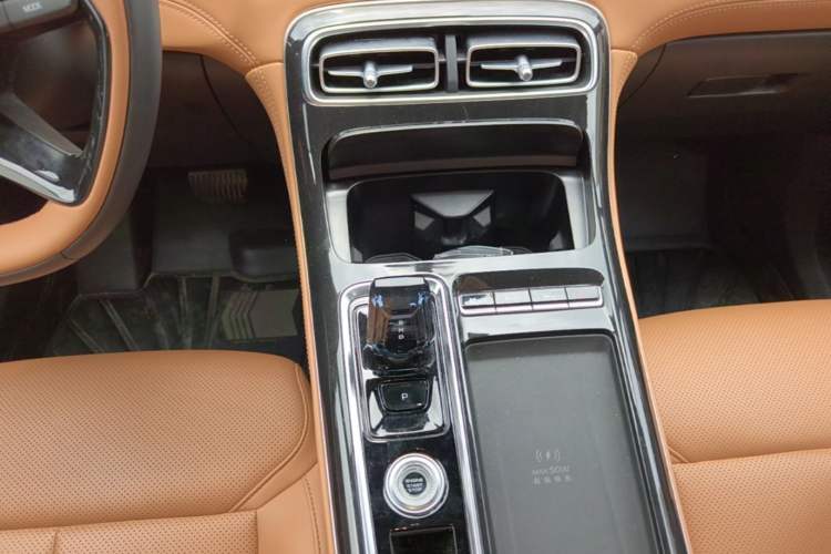 Used Geely Auto FX11 2025 4th Generation 2.0TD DCT—Passion Gear Lever