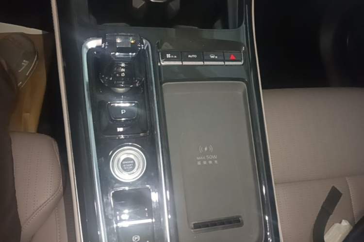 Used Geely Auto FX11 2025 4th Generation 1.5TD DCT Jinxiu Gear Lever
