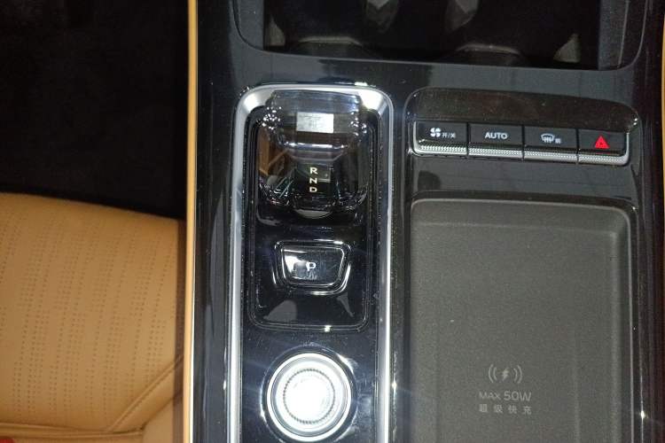 Used Geely Auto FX11 2025 4th Generation 1.5TD DCT Jinxiu Gear Lever