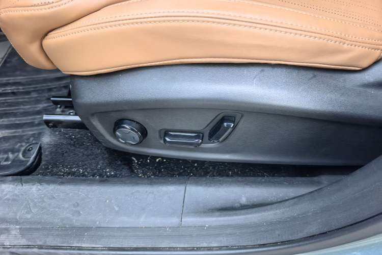 Used Geely Auto FX11 2025 4th Generation 1.5TD DCT Jinxiu Interior 6