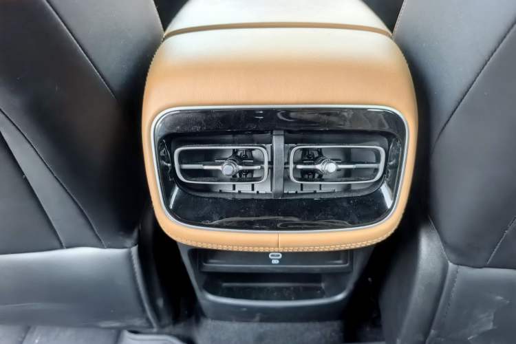 Used Geely Auto FX11 2025 4th Generation 1.5TD DCT Jinxiu Interior 7