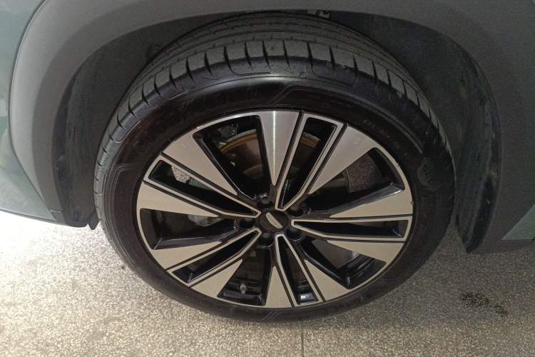Used Geely Auto FX11 2025 4th Generation 1.5TD DCT Jinxiu Left Front Wheel Hub